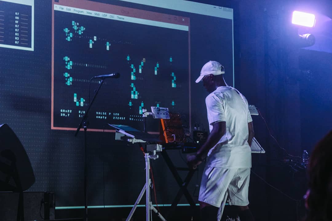 Artiste NSDOS, performance de musique électronique, Inasound 2019